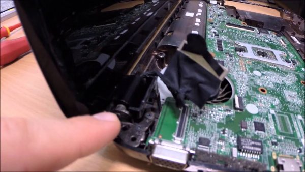 Механичка поправка на Вашиот скршен/напукнат лаптоп